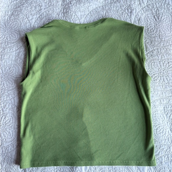 Green V-Neck Sleeveless Top - Picture 5 of 6